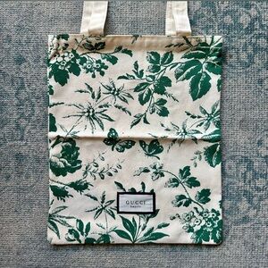 Brand New Gucci Beauty Green Blooms Novelty Tote